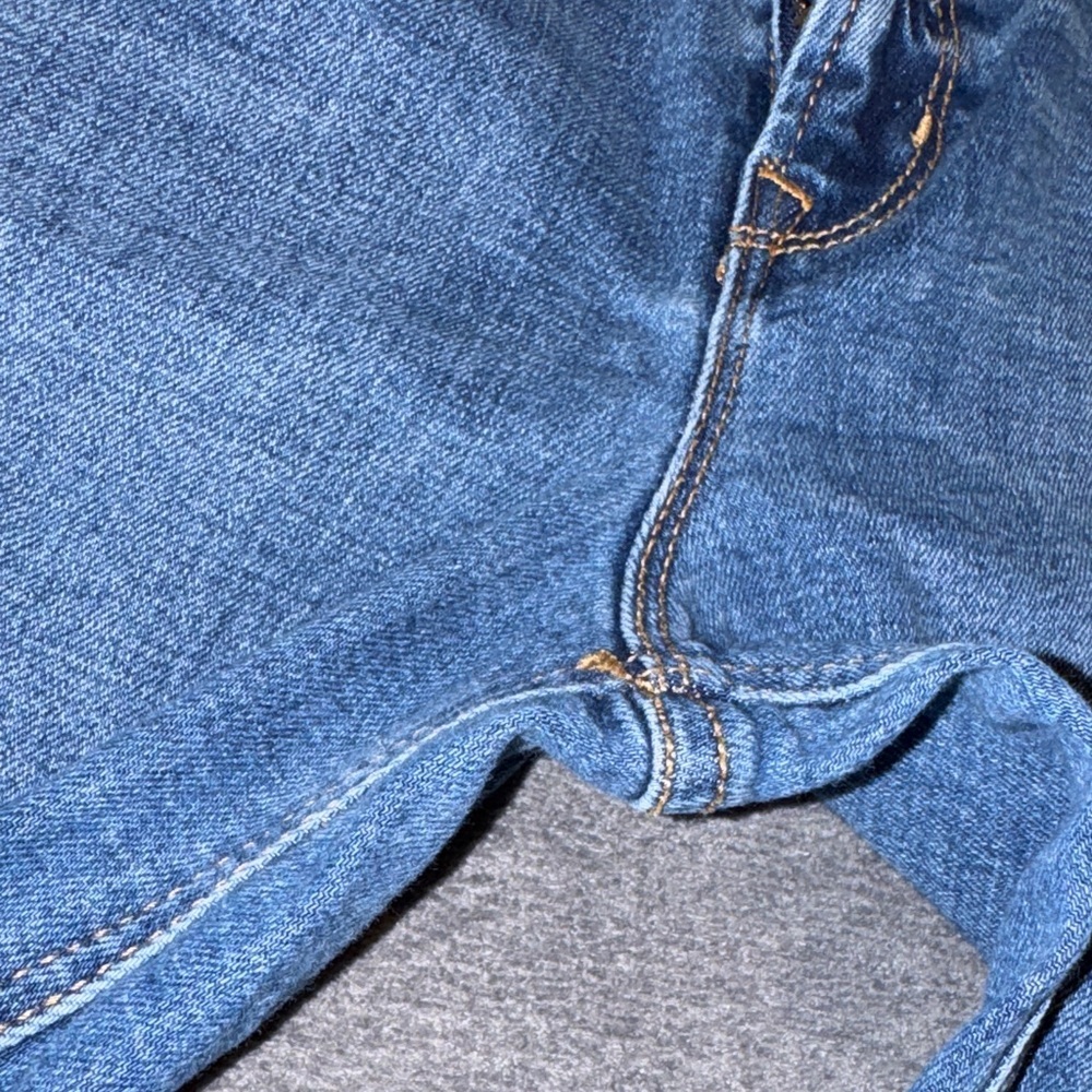 Old Navy- Women’s Blue Denim Cuffed Bermuda Shorts Size 8 - Picture 9 of 14